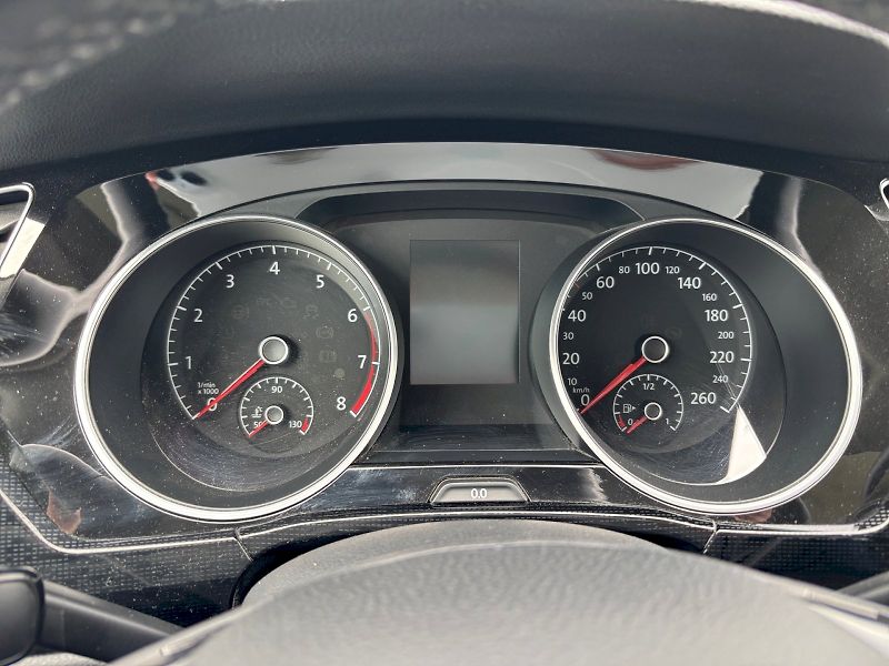 Volkswagen Touran (2017) 1.4 TSi 110kW DSG - fotka 18 z 33