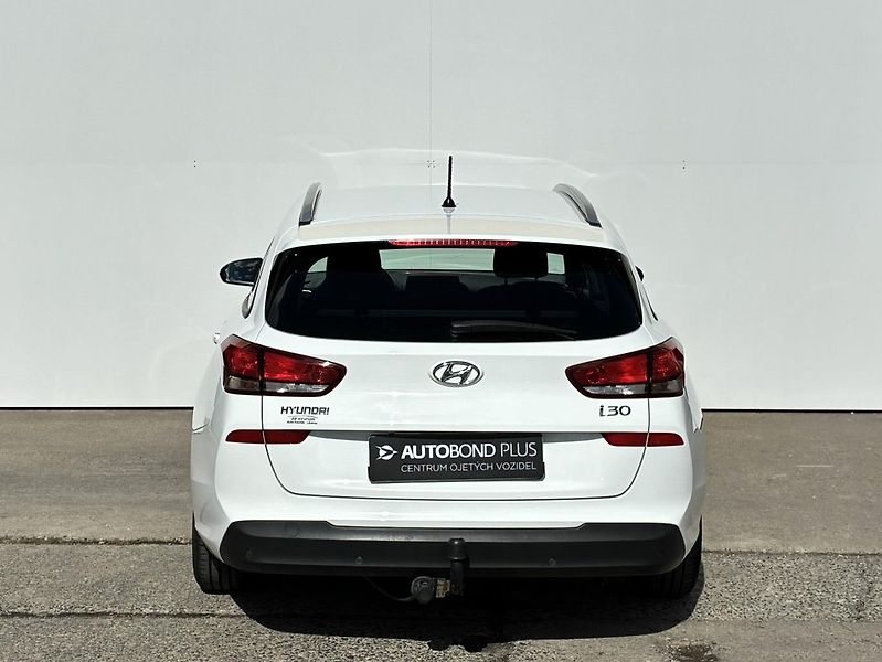 Hyundai i30 1-0 T-GDI 88kW Trikolor - fotka 9 z 19