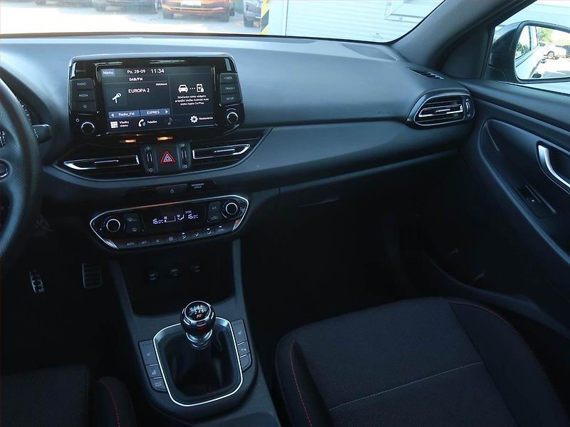 Hyundai i30 (2024) N-Line 1.5 T-GDI MHEV - fotka 8 z 19