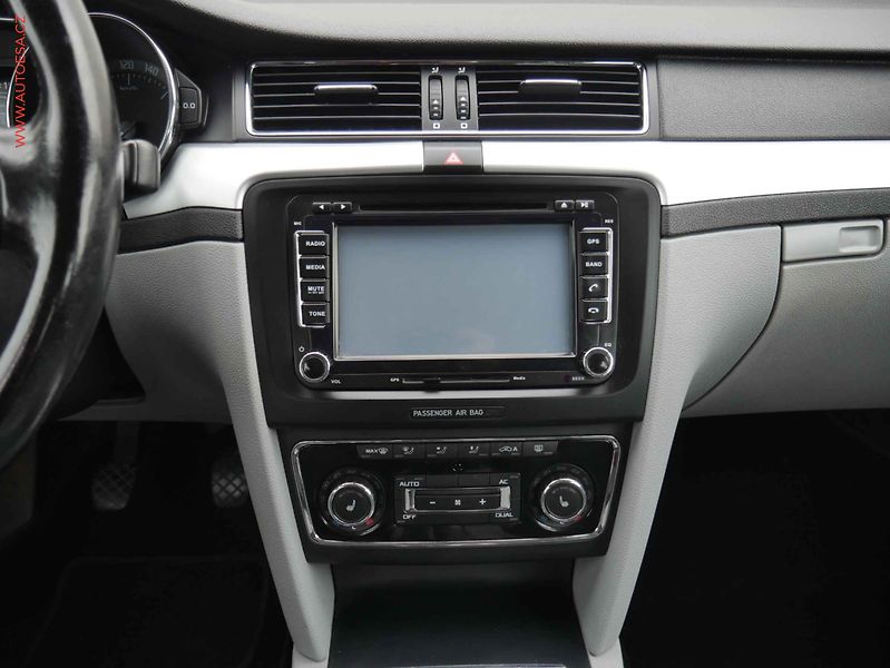 Škoda Superb (2010) 2.0TDi, Ambition, AC - fotka 11 z 17