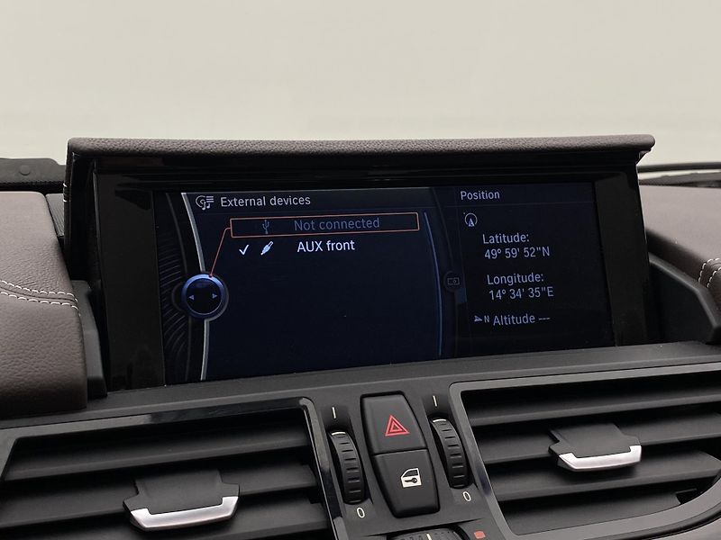 BMW Z4 sDrive 35i N54 AUT CZ 1. maj - fotka 35 z 56