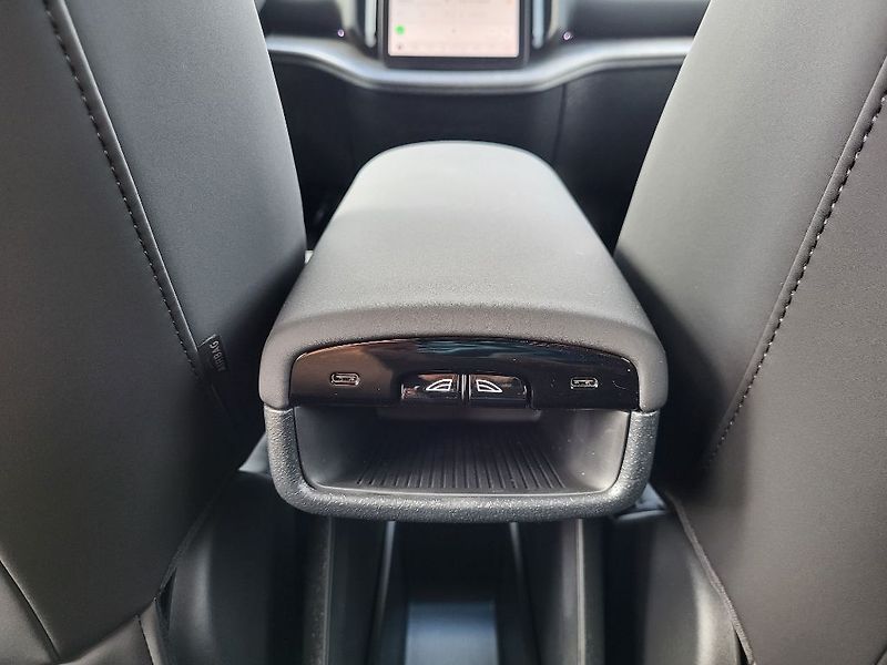 Volvo EX30 CROSS COUNTRY PLUS P8 AWD Elec - fotka 28 z 35