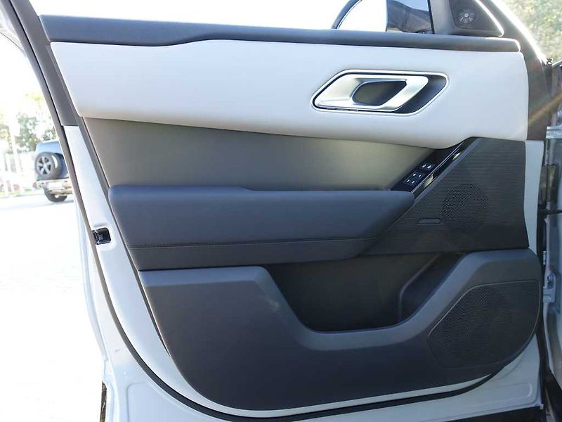 Land Rover Range Rover Velar 3,0  Dynamic SE D300 - fotka 14 z 38