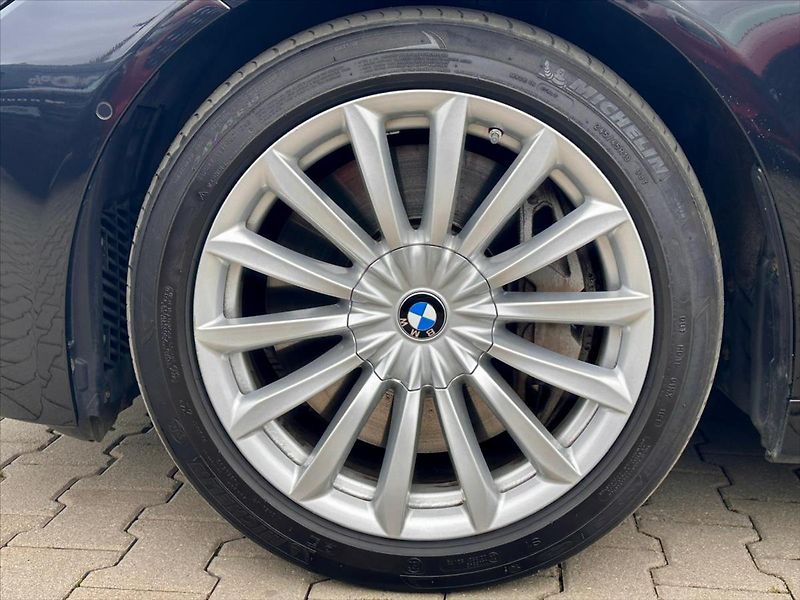 BMW Řada 7 4,4 750i xDrive 390 kW DPH - fotka 10 z 40