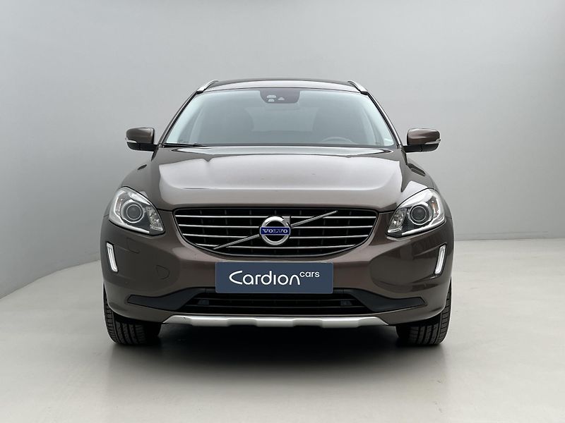 Volvo XC60 D5 AWD SUMMUM AUT CZ - fotka 13 z 38