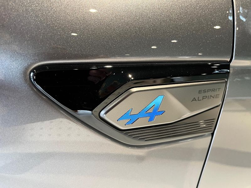 Renault Arkana esprite Alpine full hybrid - fotka 2 z 25