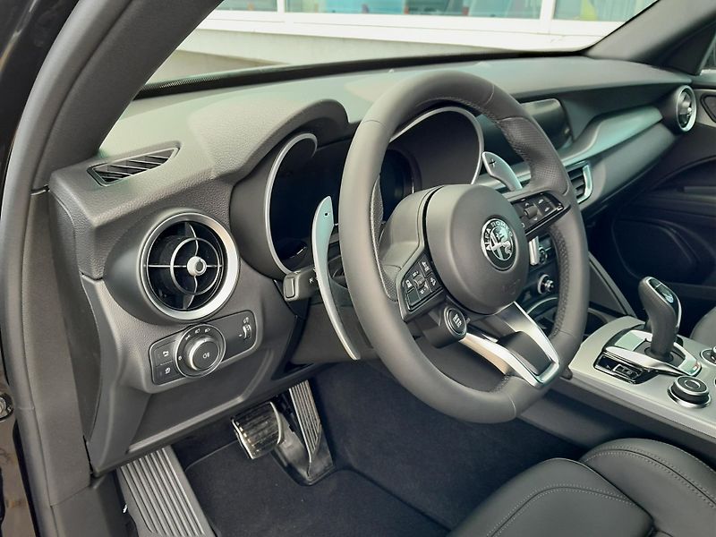 Alfa Romeo Stelvio (2026) Veloce 4x4 2,2 MTJ  210PS - fotka 20 z 33