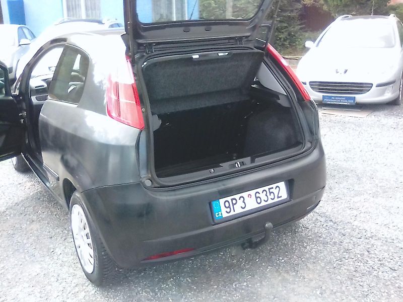 Fiat Punto (2010) 1.2i , 2.majitel - fotka 25 z 32