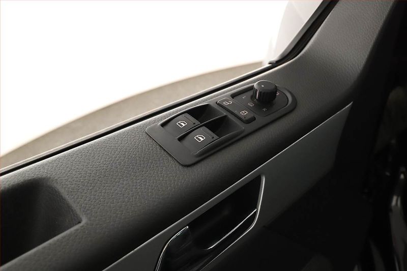 Volkswagen Multivan (2014) Highline 2.0 TDI 4Motion, ČR - fotka 17 z 17