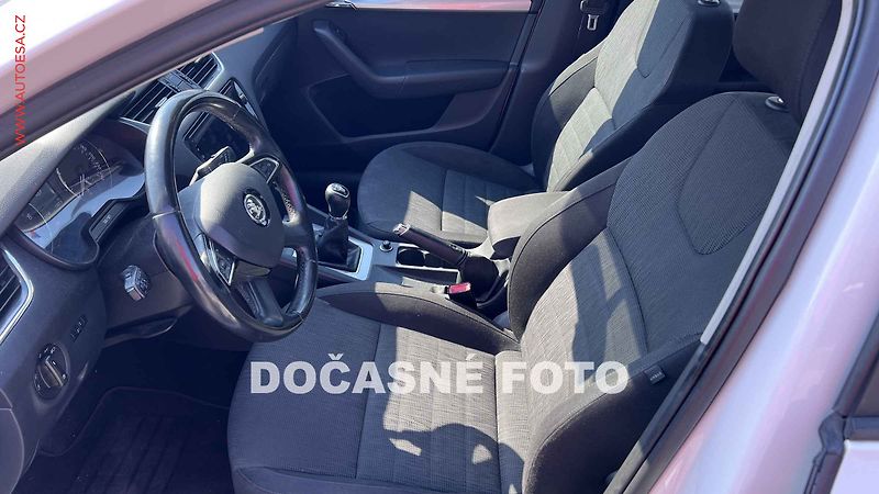 Škoda Octavia (2014) 1.6 TDi, ČR, servis.kniha - fotka 3 z 3