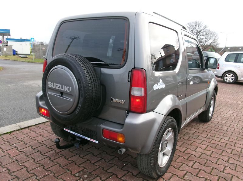 Suzuki Jimny (2006) 1,3i KLIMA ALU VÝHŘEV TAŽNÉ - fotka 9 z 34