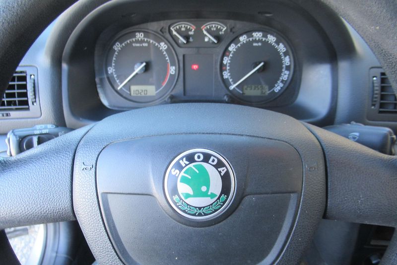 Škoda Octavia 1.9 TDi TOUR KLIMA TAŽNÉ - fotka 11 z 17