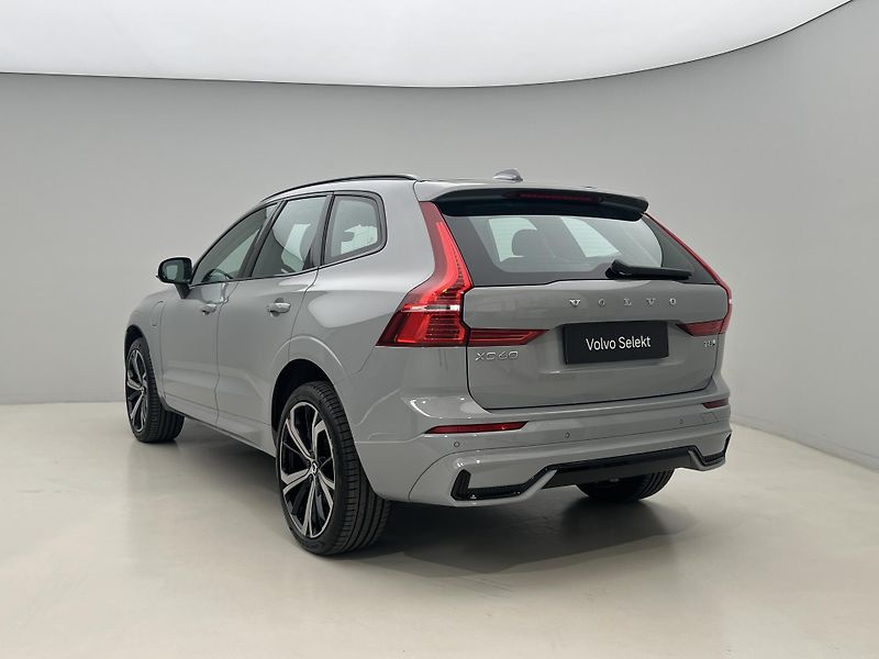 Volvo XC60 T8 AWD ULTRA DARK AUT CZ - fotka 11 z 47