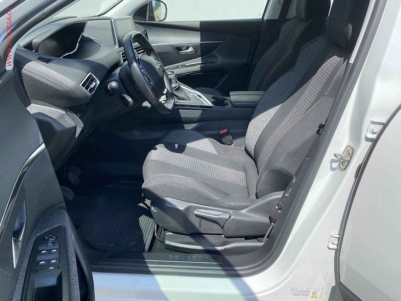 Peugeot 3008 (2018) 1.2PT, 1.maj,ČR, Active - fotka 9 z 18