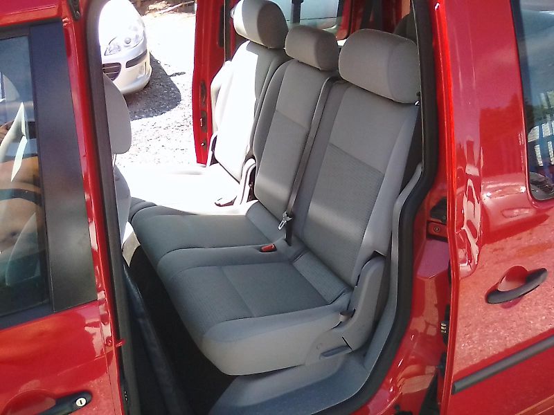 Volkswagen Caddy (2009) 1.4i 16V / LPG, 7.míst, závěs - fotka 31 z 38