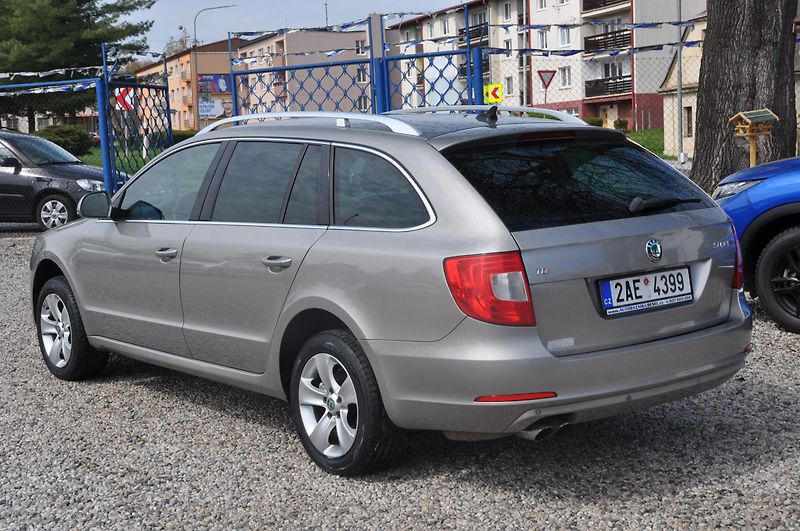 Škoda Superb II 2.0TDi 103kW KOMBI Elegance - fotka 4 z 20