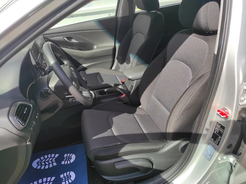 Hyundai i30 1,4DOHC 16V,73kW,Top KM - fotka 5 z 37