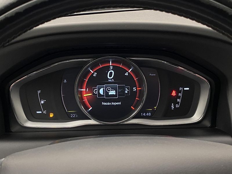 Volvo XC60 D5 AWD R-DESIGN AUT REZERVACE - fotka 38 z 52