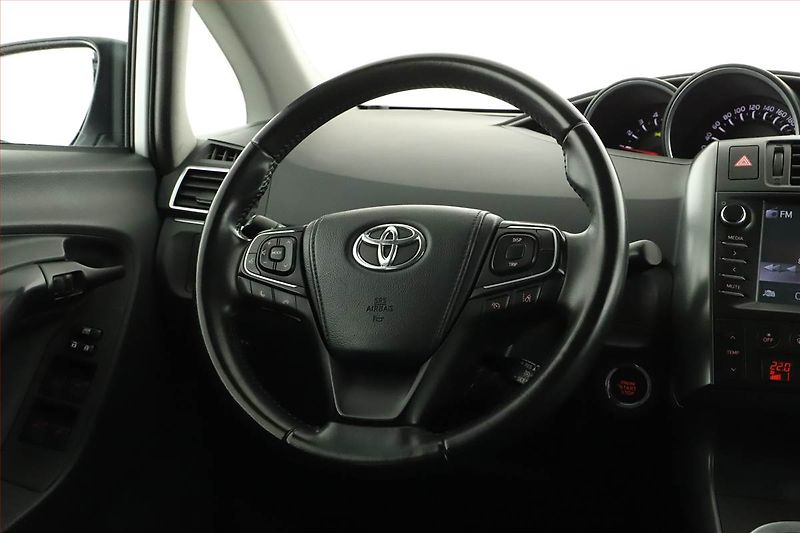 Toyota Verso (2017) 1.6 D-4D, 7 míst, Navi, Xenony - fotka 8 z 16
