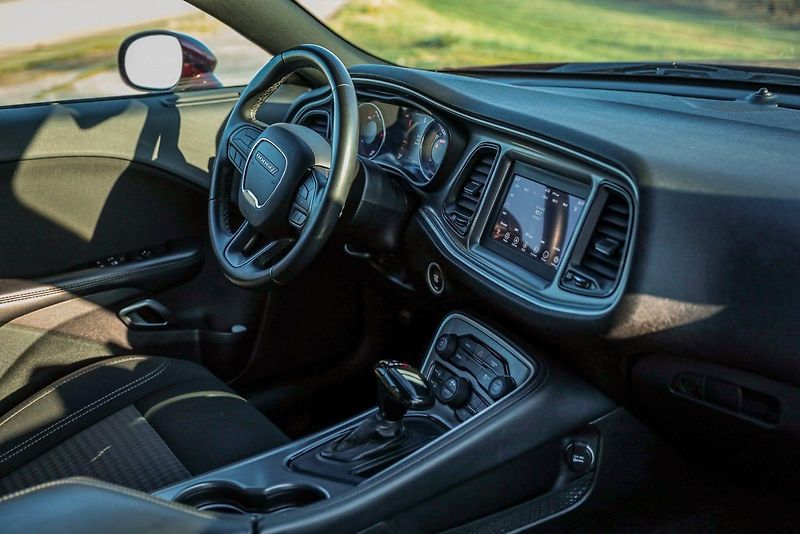 Dodge Challenger 3.6 V6 SXT Automat - fotka 9 z 13