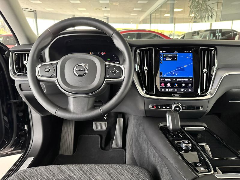 Volvo V60 T6 AWD*Recharge*KeyLess*Tažné - fotka 9 z 39