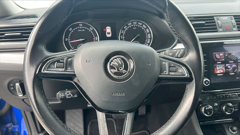 Škoda Superb (2018) 4X4GRT STY TD 140/2.0 A7F - fotka 19 z 30