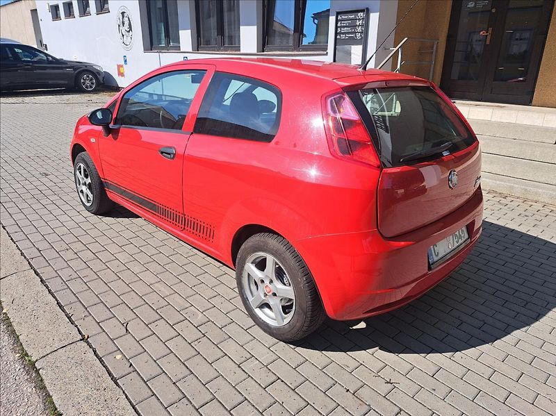 Fiat Punto 1,2 i - fotka 6 z 32