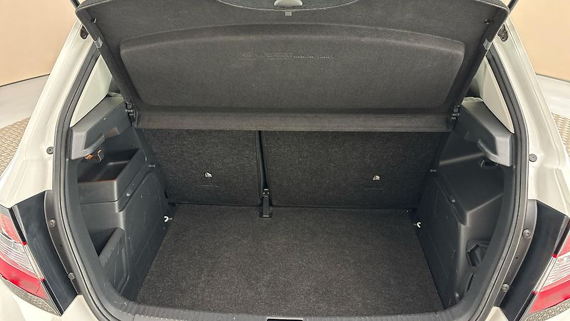 Škoda Fabia 1.0 TSI Ambition - fotka 17 z 23