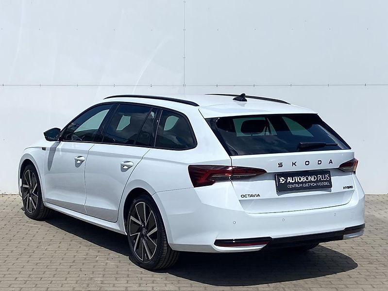 Škoda Octavia 1.5 TSI DSG / 110 kW SportLine - fotka 7 z 27