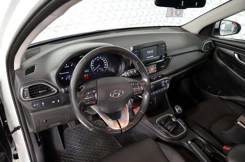 Hyundai i30 (2017) 1.6CRDi kombi 81kw - řetězová - fotka 9 z 23