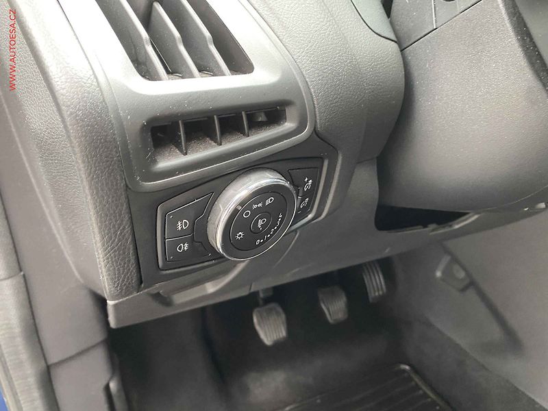 Ford Focus (2012) 1.6 TDCi, ČR, Klima - fotka 14 z 15