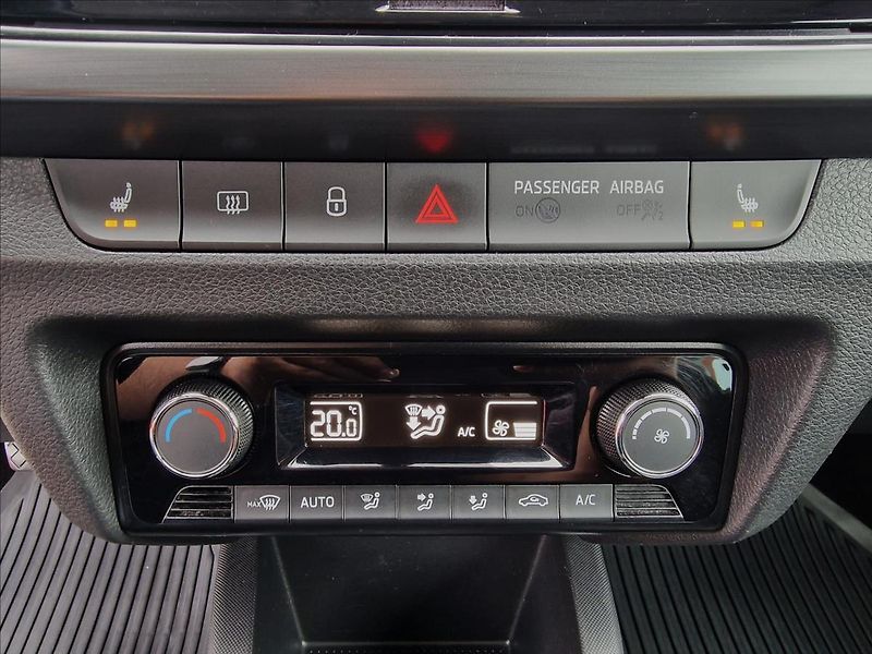 Škoda Fabia 1.0 TSI Style,původ ČR,1.Maj. - fotka 32 z 49