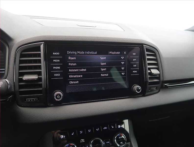 Škoda Karoq (2022) Sportline 1.5 TSI - fotka 20 z 27