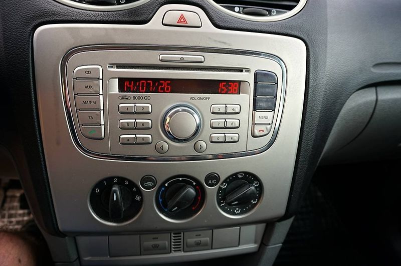 Ford Focus (2009) TREND 1,6 16V 74 kW - fotka 28 z 36