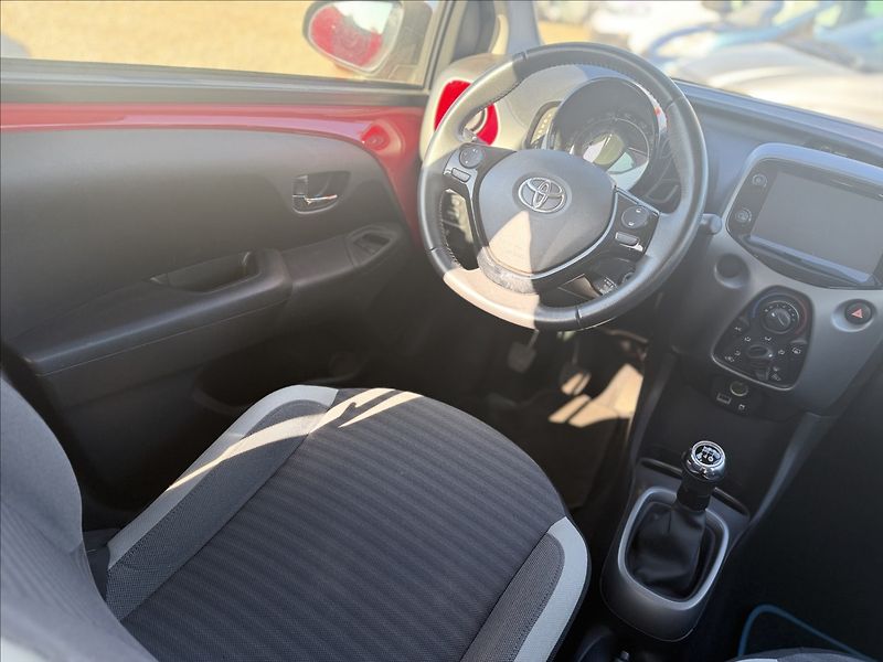 Toyota Aygo 1,0 i 53kW KLIMA 33.000Km - fotka 17 z 22