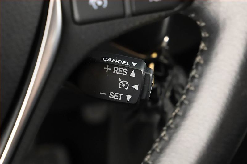 Toyota Corolla (2017) 1.6 Valvematic, Serv.kniha - fotka 15 z 17