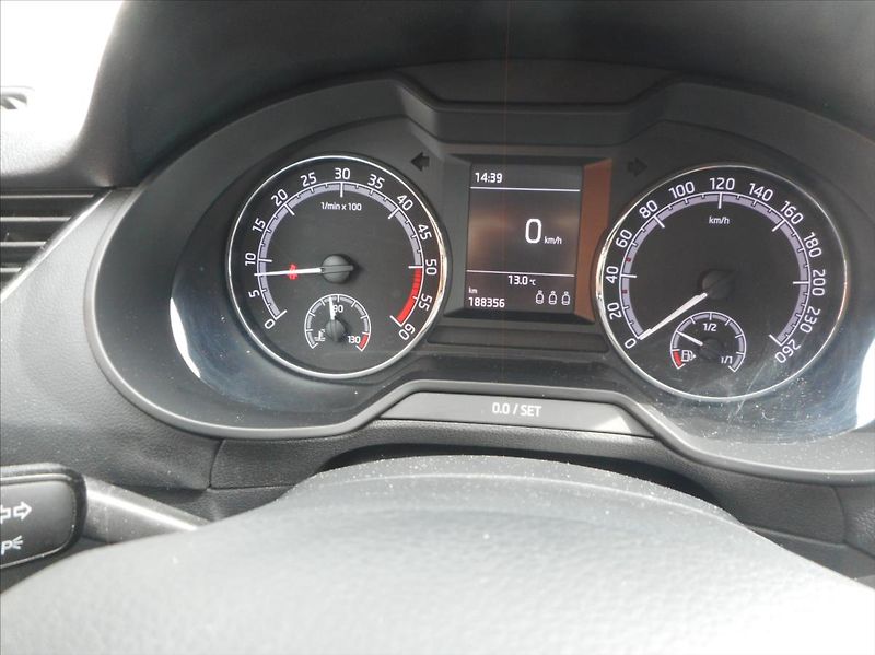 Škoda Octavia 1,6 TDi - fotka 12 z 22