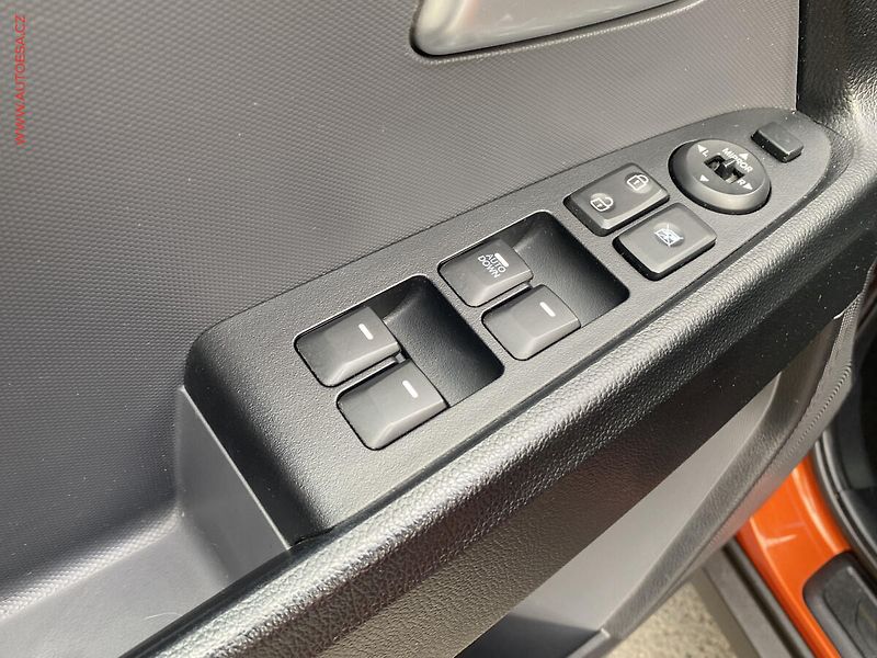Kia Sportage (2011) 2.0 GDi, Spirit, AT, xenon - fotka 13 z 16