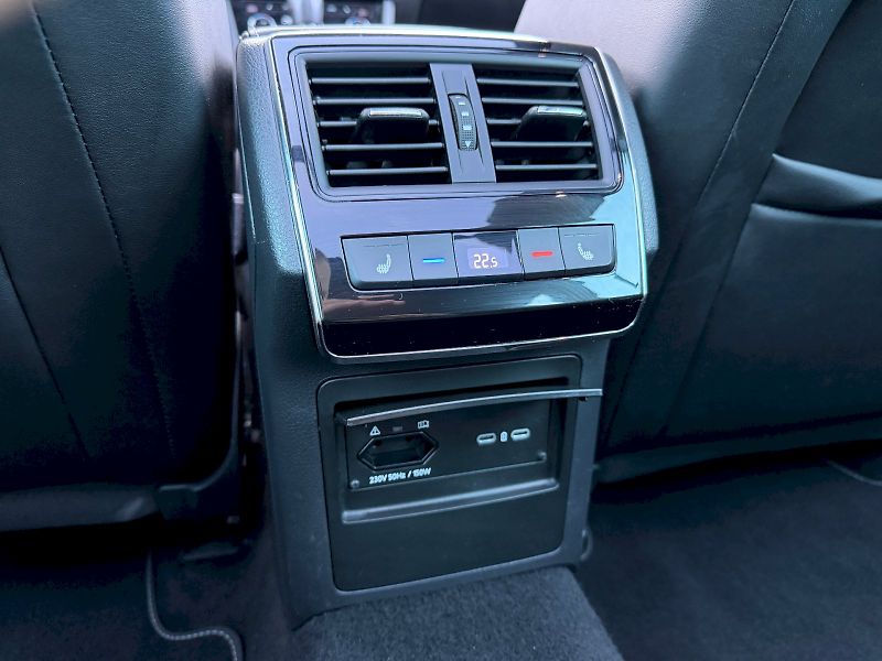 Škoda Superb (2022) 2.0 TSI 206kW SportLine 4x4 DS - fotka 26 z 35