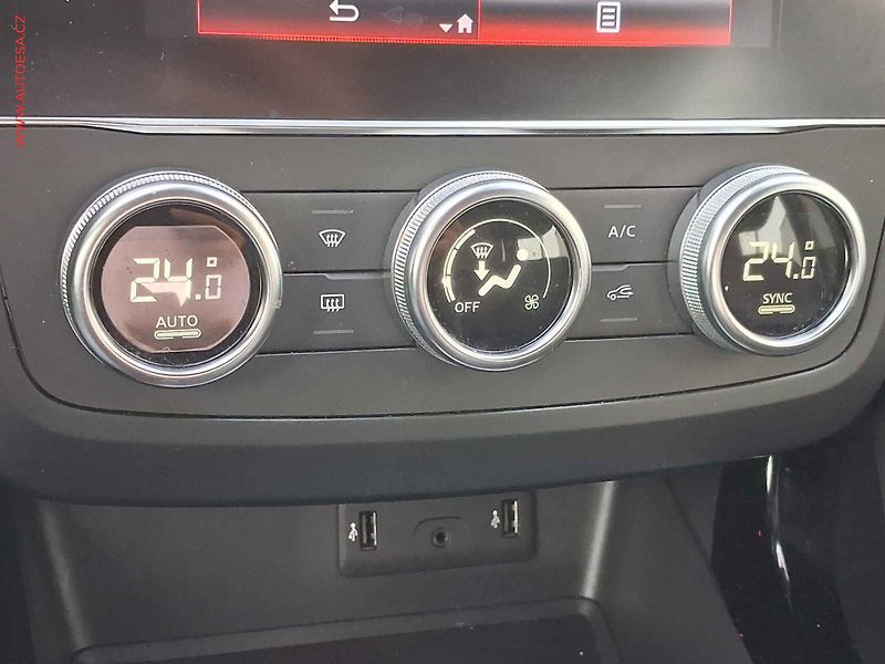 Renault Kadjar (2021) 1.3 TCe, Limited, AT, kamera - fotka 15 z 19