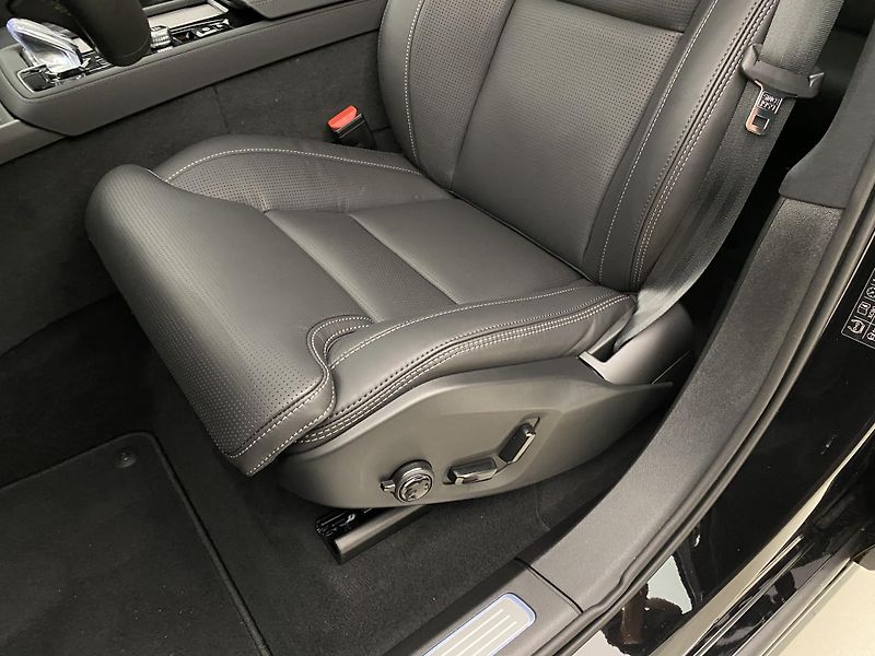 Volvo XC90 (2026) T8 AWD Plug-in DARK ULTRA - fotka 32 z 76