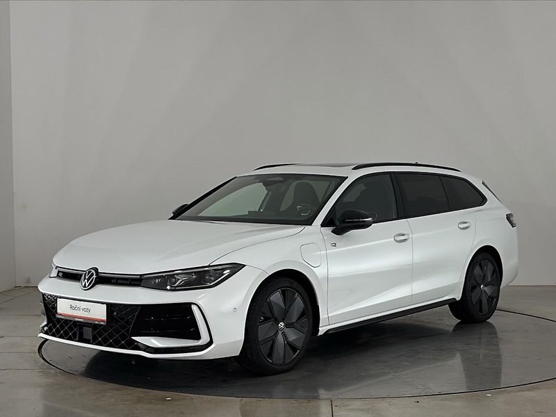 Volkswagen Passat R-Line People - fotka 1 z 31