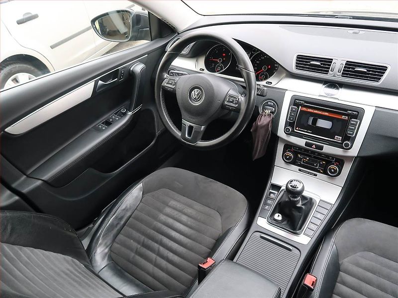 Volkswagen Passat (2011) 2.0 TDI, Xenony, Tempomat - fotka 7 z 19