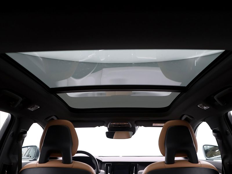 Volvo V90 2.0 D3 110kW Aut. Momentum LED - fotka 31 z 40