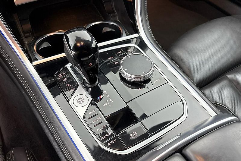 BMW Řada 8 M850i xDrive - fotka 22 z 25