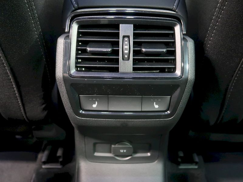 Škoda Karoq (2026) SPORTLINE 2.0TSI 140KW 4x4 DSG - fotka 41 z 44