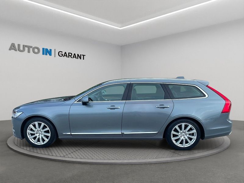 Volvo V90 (2018) D4, 140kW, Momentum - fotka 3 z 28