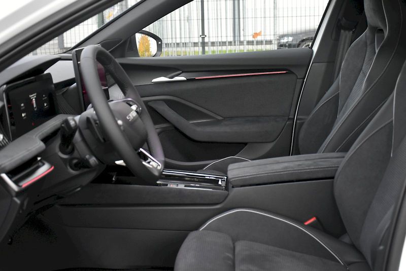 Škoda Superb (2025) Combi Sportline 2,0 TDI 142 kW - fotka 36 z 42