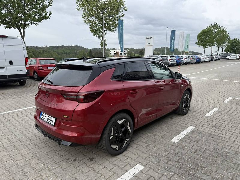Opel Grandland GSe Plug In Hybrid 1.6 TURBO 4 - fotka 5 z 27