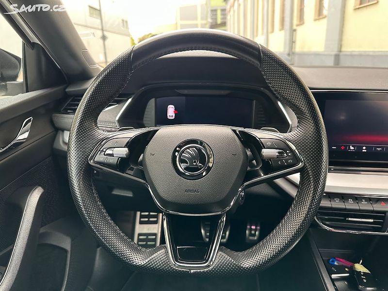 Škoda Octavia 2,0 TDI Sportline paket - fotka 25 z 43